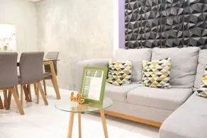 Lolas house - Image 3