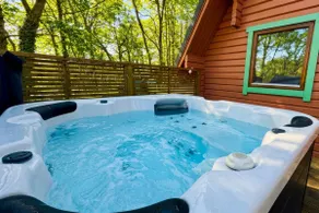 Acorn Lodge for Six with Hot Tub - Devon - Image 2