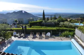 Freistehendes 4 Schlafzimmer Villa mit herrlichem Blick auf den See und einen privaten Pool - Image 2