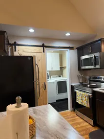 Cozy Home Near Prime Spots - Image 3