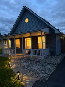 Cozy Home Near Prime Spots - Image 4