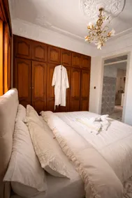 Only 5-minutes walk to airport, your perfect choice for an early or late flight - Image 2