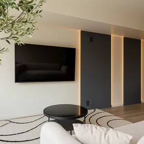 3 KING Beds • Free Parking • Stylish Urban Getaway - Image 3