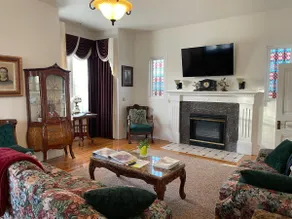 Beauregard, Charming Victorian Home in Ferndale - Image 2