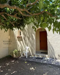 Vicino a St Florent, grande villa con giardino recintato - Image 2
