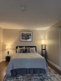 Cozy Studio Apartment No Pets Allowed - Image 4