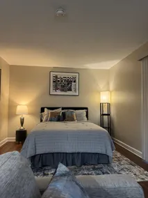 Cozy Studio Apartment No Pets Allowed - Image 5