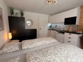 Charming 1-bedroom studio - Image 3