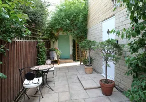 Tranquil Garden Retreat - Image 2