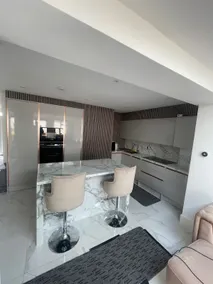 Cosy 4 bedroom house in borehamwood with large onsite parking and large beds - Image 4