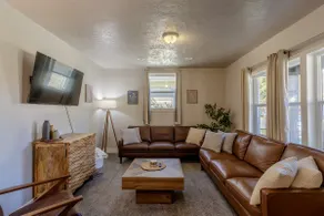 Mountain's Edge Hideaway - Image 5