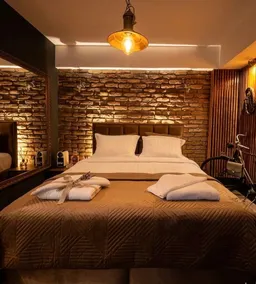 VintageCozySuite - Image 2