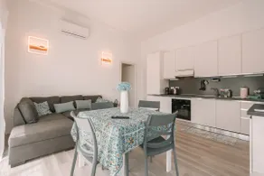 Blu Caletta - waterfront apartment with garden - Image 4