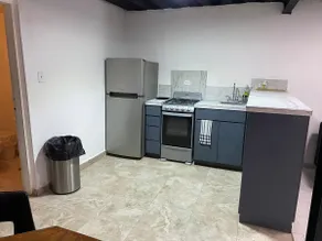 Yellow apartment, wifi, comfortable and central - Image 5