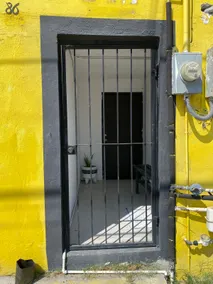 Yellow apartment, wifi, comfortable and central - Image 4