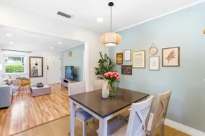 Beautiful Detached Bungalow Relax in our King Bed! - Image 2