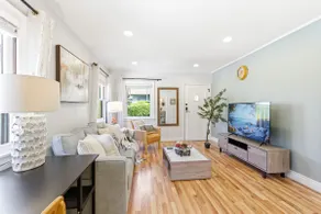 Beautiful Detached Bungalow Relax in our King Bed! - Image 5