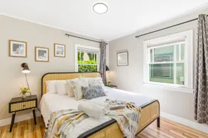Beautiful Detached Bungalow Relax in our King Bed! - Image 4