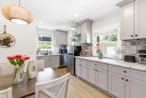 Beautiful Detached Bungalow Relax in our King Bed! - Image 3