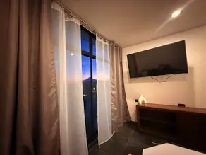 Downtown, equipped, comfortable. - Image 4