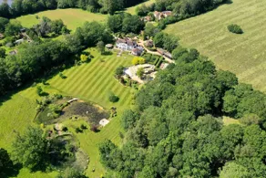 Private 2-bed 2-bthrm Lodge in Sussex countryside - Image 3