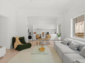 ONE. The Fletcher Bondi - Image 3