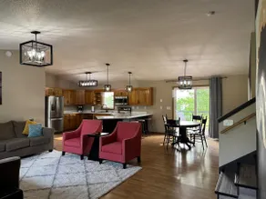 Maple Ridge Retreat - Image 3