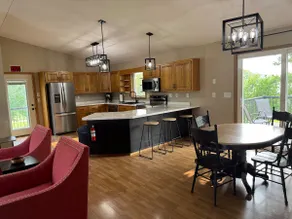 Maple Ridge Retreat - Image 4