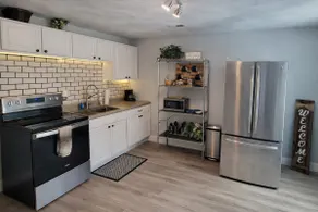 Thrifty Charm in Roanoke - Private Suite - Image 4