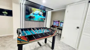 Large 4-Bedroom Home w/ Arcades, Wet Bar&Yard, BBQ - Image 2