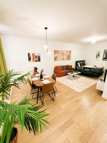 Elegant Sanctuary: Spacious 2 BR Apt in DT MTL - Image 5