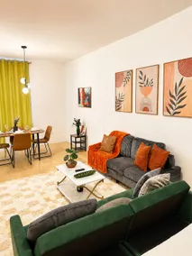 Elegant Sanctuary: Spacious 2 BR Apt in DT MTL - Image 3