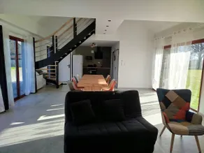 Quiet, spacious and bright outbuilding - Image 2
