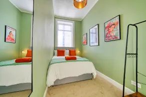 3-Bed Flat Free Parking 10 Mins to City Centre - Image 3