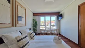 Ocean & Plentzia Port Views (200m2 & Parking) - Image 4