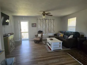 J&E Hideaway - Image 3
