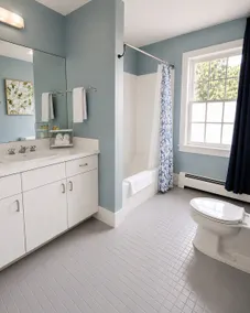 Cozy Guest Suite with Fireplace - Image 5