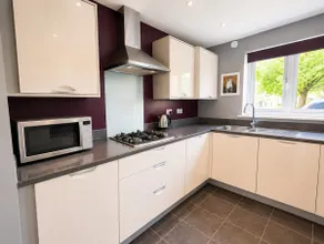 Chilton Charm Modern 3BR Ideal for Long Stays - Image 4