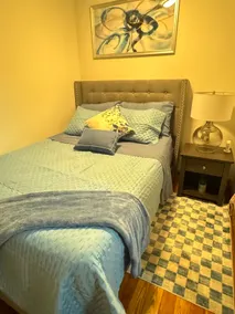 Chic Urban Stay – Cozy & Clean - Image 4