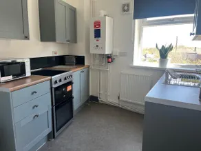 Upstairs two bedroom flat - Image 3