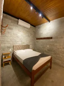 Wow, a cabin - Image 3