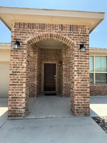 Stylish Stay in Oil Country - Image 2