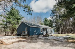Pond Creek Cottage, Tucked Away, Near Boyne Mount! - Image 2