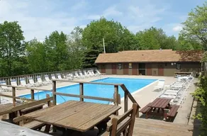 Sleeps 12, 4BR/7 Bed, POOL, FREE Shuttle, Golf - Image 3