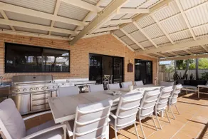 Water Lane - Swimming Pool - 4 Mins Walk to Bay - Image 2