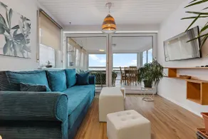 Sunroom Apartment & Field View | near Legoland - Image 3