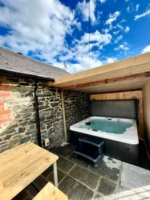 The Granary Cottage & Hot tub - Image 3