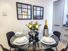 Modern 2-Bed Apartment, Sleeps 5, Free Parking, Netflix, New built - Image 4