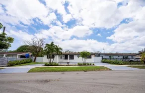 Miami Gardens: Quiet 4 BDR with a Beautiful Pool! - Image 3