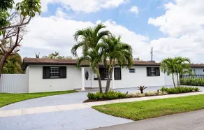 Miami Gardens: Quiet 4 BDR with a Beautiful Pool! - Image 4